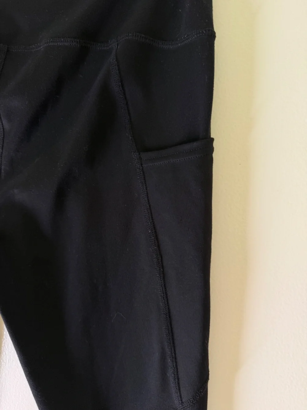 Quince High Rise Performance Leggings Medium Black Side Pocket Athletic Yoga Pan